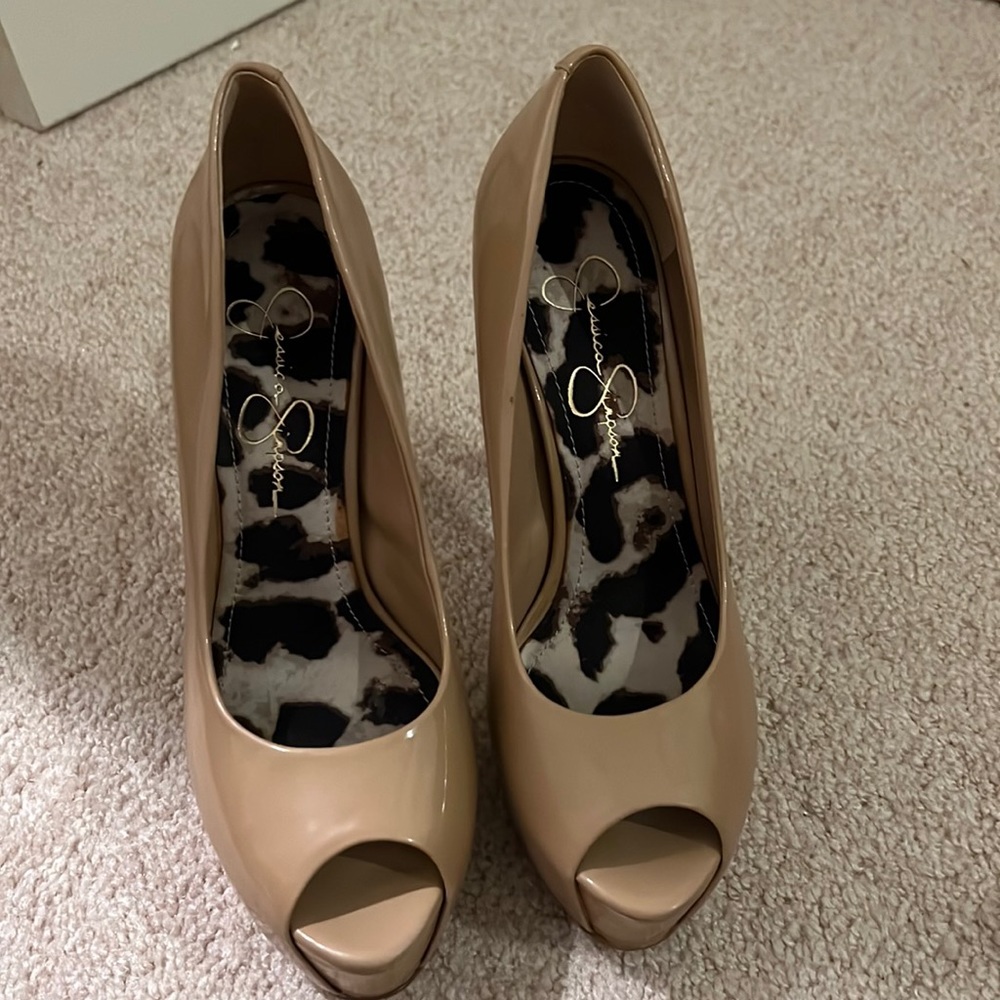 Peep toe platform heel